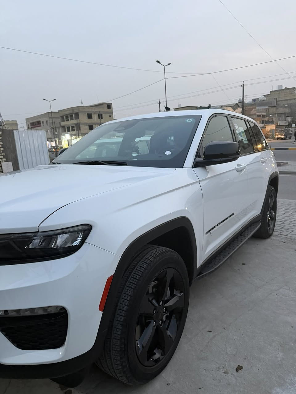 جيب موديل 2024 وكالة هارلم
ماشية 17 الف فقط زيرو 
 ضمان 3 سنوات ادامة مجانية 
مكفولة كفالة عامه من كلشي بعده ب وضع الشركة 
——- 

المواصفات:
 • رادار أمامي مع مانع تصادم
 • تحذير الخروج عن المسار
 • تحذير النقطة العمياء
 • نظام تحذير عند التقاطعات
 • شاحن موبايل وايرلس
 • ويل قياس 20 إنج
 • فتحة سقف
 • لوحة قيادة بقياس 12 إنج
 • كير شفتر بالسيتيرن
 • كاميرا خلفية
 • شاشة وسطية كبيرة قياس 10.1 إنج
 • المصابيح الأمامية زينون
 • كشافات الضباب زينون
 • دخول ذكي
 • تشغيل عن بُعد
 • صندوق خلفي كهربائي
 • فرش المقصورة الداخلية من الجلد والشاموا
 • مقعد السائق كهربائي
 • تدفئة المقاعد الأمامية
 • حساسات خلفية
 • دوسات جانبية
 • مكيف خلفي
 • تدفئة مقود القيادة
 • مانع تصادم خلفي
 • بلوتوث / تلفون
 • محدد سرعة
 • نظام التشغيل والإطفاء الأوتومات
وبعد هواي مواصفات 

السعر 405 دولار وبيه مجال شويه 

للاستفسار 
***********
