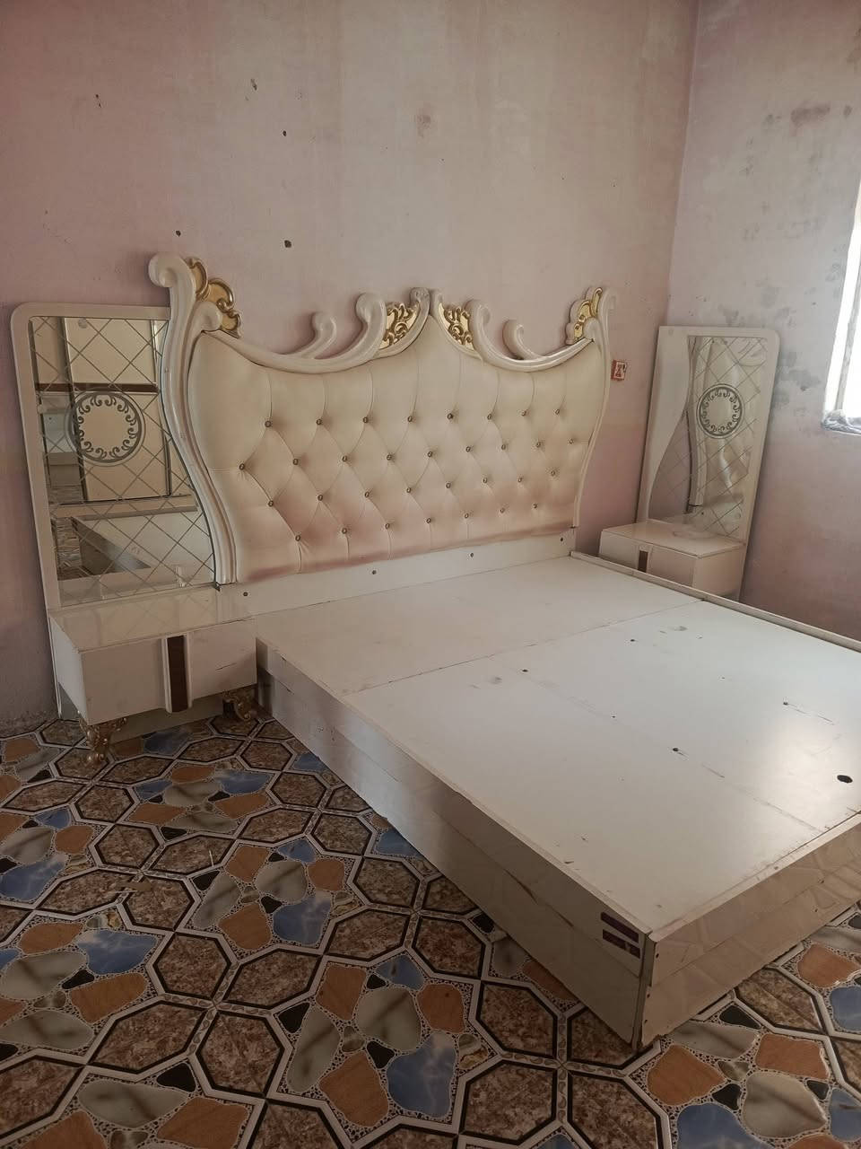 غرفة اخشاب نوع تركي نضيفه اللبيع 550  وبيه مجال الاستفسار ***********
***********
