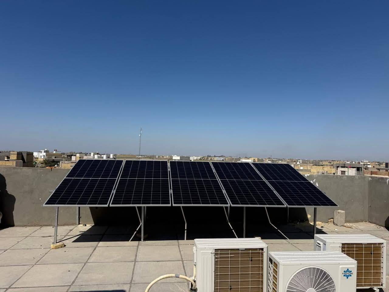 بعد ما أنهينا تنفيذ منظومة طاقة شمسية في  في قضاء النعمانية وبأعلى دقة وجودة 
النتيجة ما كانت عادية أبداً… لدرجة إن الأستاذ حامد عباس، أحد جيران البيت، انبهر من الأداء والاستقرار اللي شافه بعينه ⚡☀️

كان بالبداية متردد، لكن بعد ما شاف الفرق الحقيقي بالكهرباء واستمراريتها، تغيّرت نظرته بالكامل وقرر مباشرةً يعتمد على الطاقة الشمسية ويطلب تنفيذ منظومة خاصة بيه 

🔹 مكونات المنظومة:
 • الألواح: لونجي عدد 5 بقدرة 615w للوح الواحد – ضمان 15 سنة
 • البطارية: Deye بقدرة 10kw – ضمان 5 سنوات
 • الانفيرتر: Deye بقدرة 6kw – ضمان 5 سنوات

شغلنا مو بس تركيب منظومة… شغلنا نخلق ثقة من أول تجربة، ونقدّم أداء يخلي أي شخص يشوفه يقتنع فوراً 🔥

إذا تريد كهرباء مستقرة وتودّع المعاناة، إحنا جاهزين نخدمك بأفضل الحلول وبمواد مضمونة.
راسلنا وخلّي تجربتك الجاية تكون  م مهند الشمري ***********
*********** النور لمشاريع الطاقة الشمسية
