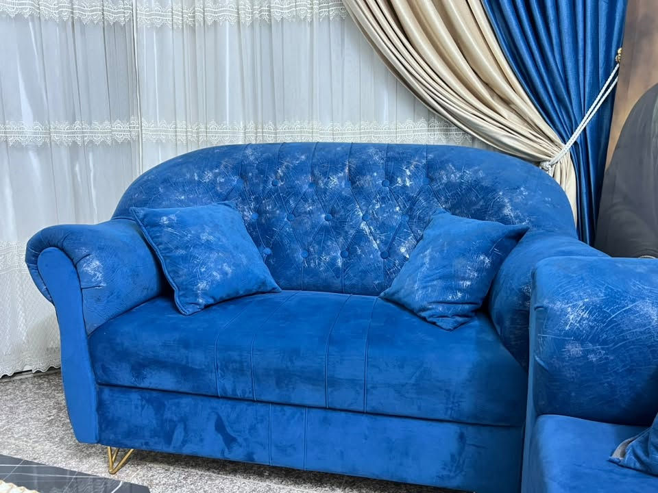 للبيع تخم قنفات 5 قطع بحالة جيدة جداً ونظيف، لون أزرق ملكي بقماش مخمل أنيق، استخدام بيت فقط ومحافظ عليه، يتكون من 5 قطع كما في الصورة، مناسب للمضيف أو غرفة الجلوس، السعر مناسب وللجادين فقط، للاستفسار والتواصل يرجى مراسلتي على الخاص.
او على واتساب ***********
