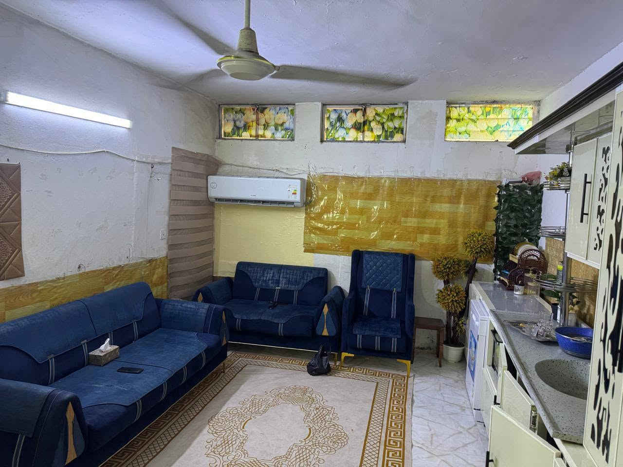 بيت للبيع بناء قديم ومرتب  المساحه 160 متر 
الموقع ال150 الشارع مقابيل ابو جواد 
***********
***********

