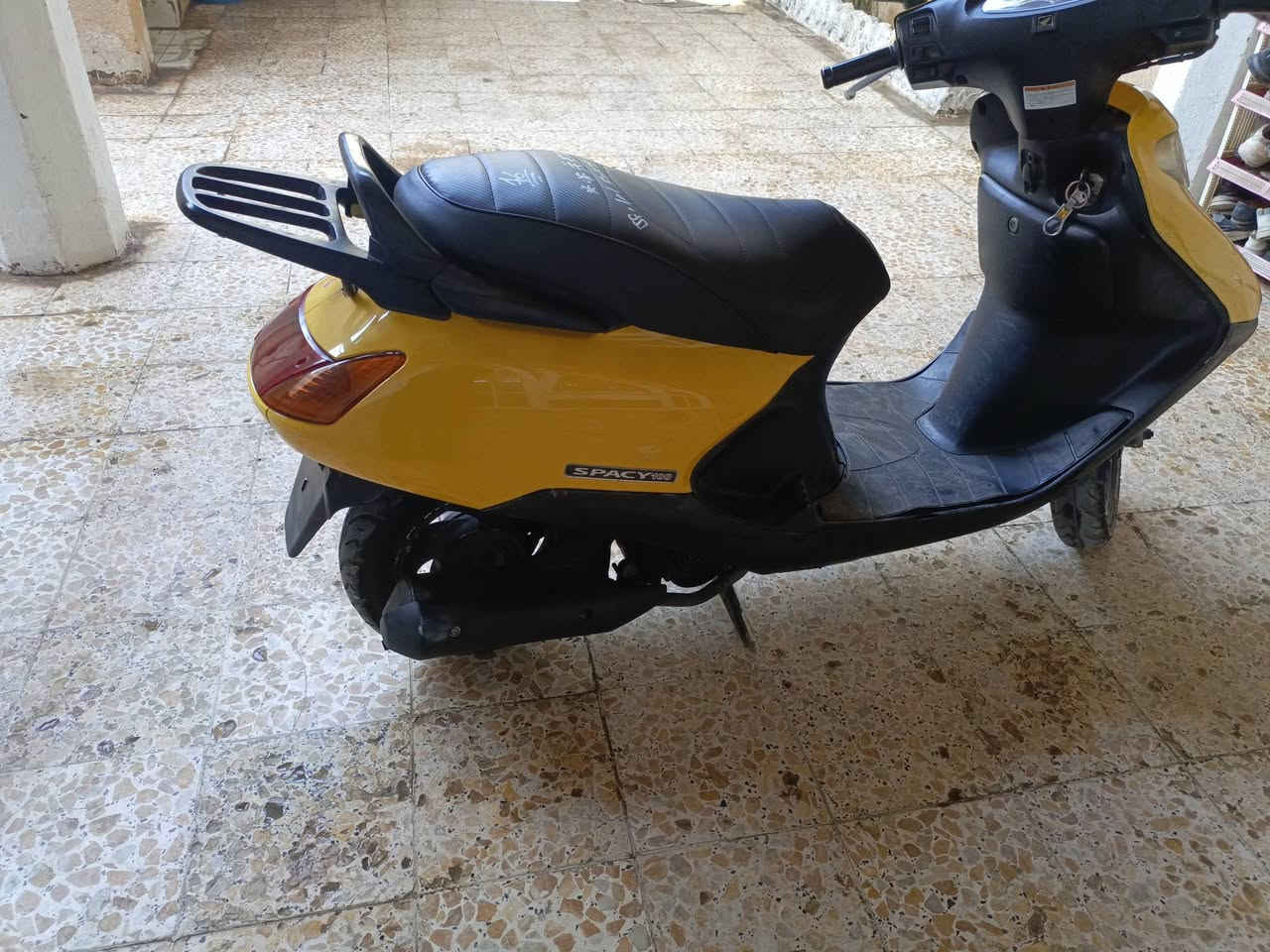 سبيسي ياباني للبيع الدراجه جديدة صارله شهرين من طالعه من المعرض الدراجه كفراته اصليه وكفاله دراجه لوك ما ماشيه هواي وكله بلاديه برغي🔩 تجاري مابيه كل نقص مابيه المكينه خرسه شرط ماتسمعه صوت ناعمه كلش فقط مبدل ولفات سعر ٧٥٠جوه سوك مكاني الكوت ***********
