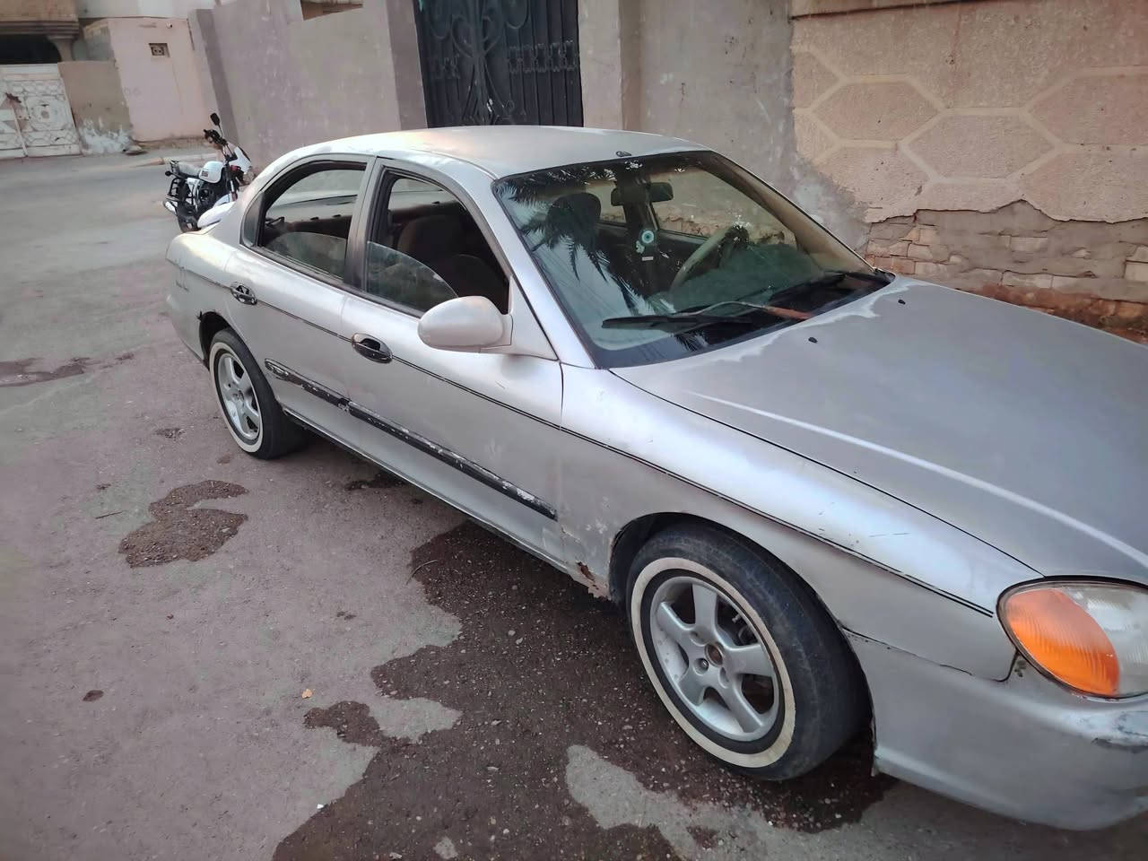 السلام عليكم سوناتا 2001 منغولي مكينه 2000 مسكر خط واحد بانزين مكينه كير تبريد مكفولات حداديه تخم تاير باتري كلهن خير من الله فقط يرادلهة شويه سمكره بيهة خياسات بل جاملاغات يكلفن 250 الف وصبغ عام لين قماره جارده  بسمي السعر 35وبيهة شويه مجال بسيط المكان واسط نعمانيه ***********/***********

