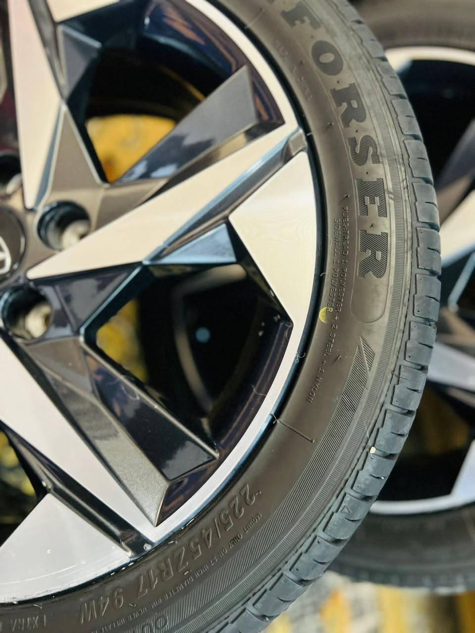 السلام عليكم ويل كب مال النترا 23  البيع هوه تايرات جدد لاعواج ولا طصليح جديد أمريكي الأصلي وتايرات دلوب الصليات نضافتهن 80%  البيع فقط مكان بغداد *********** اتصال أو واتس
