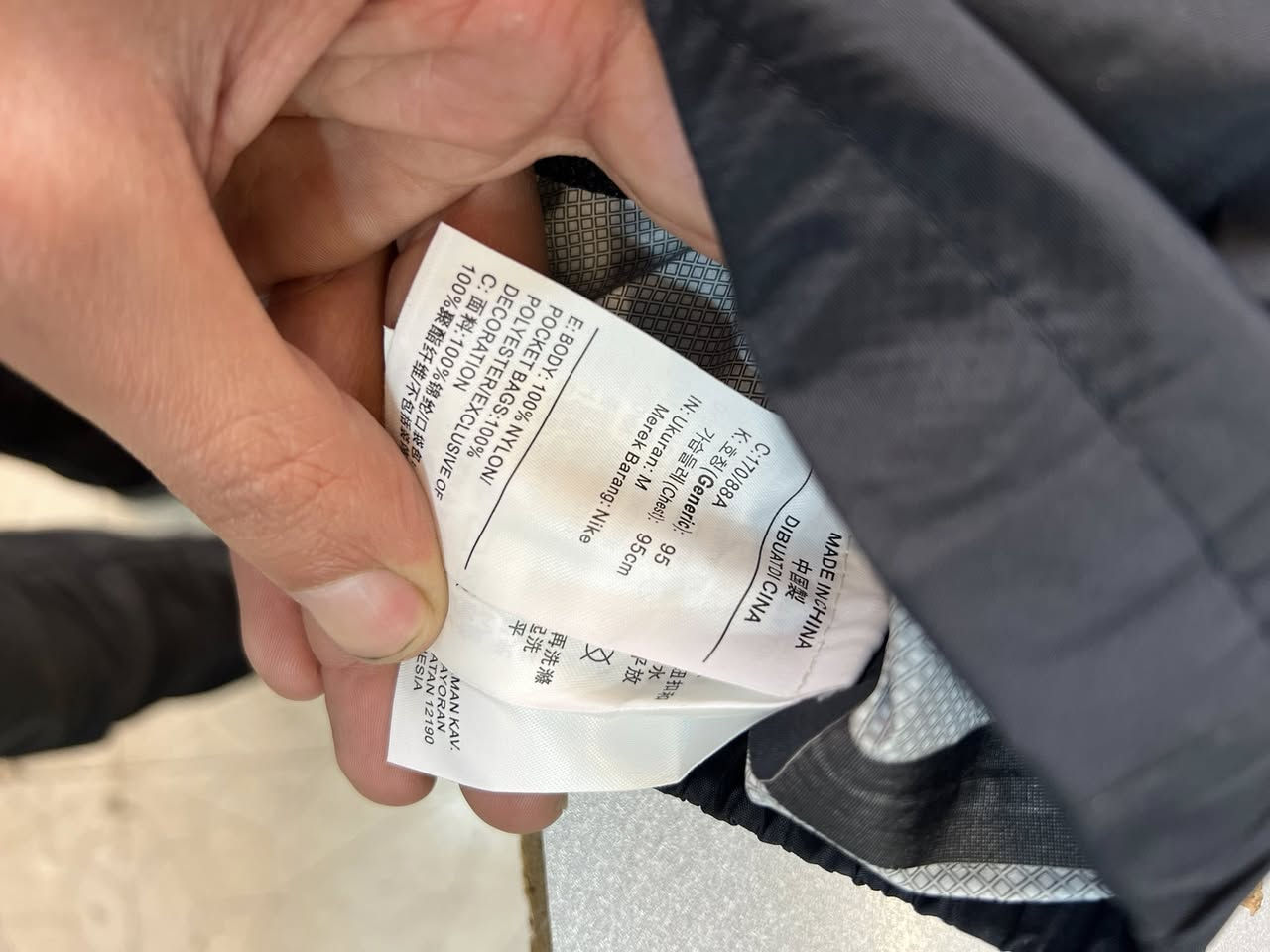 nike ACG
orginal
size _M
توصیل جمع
بالە غیرمستخدم 
وزن_ 65_70
waterproof
***********
