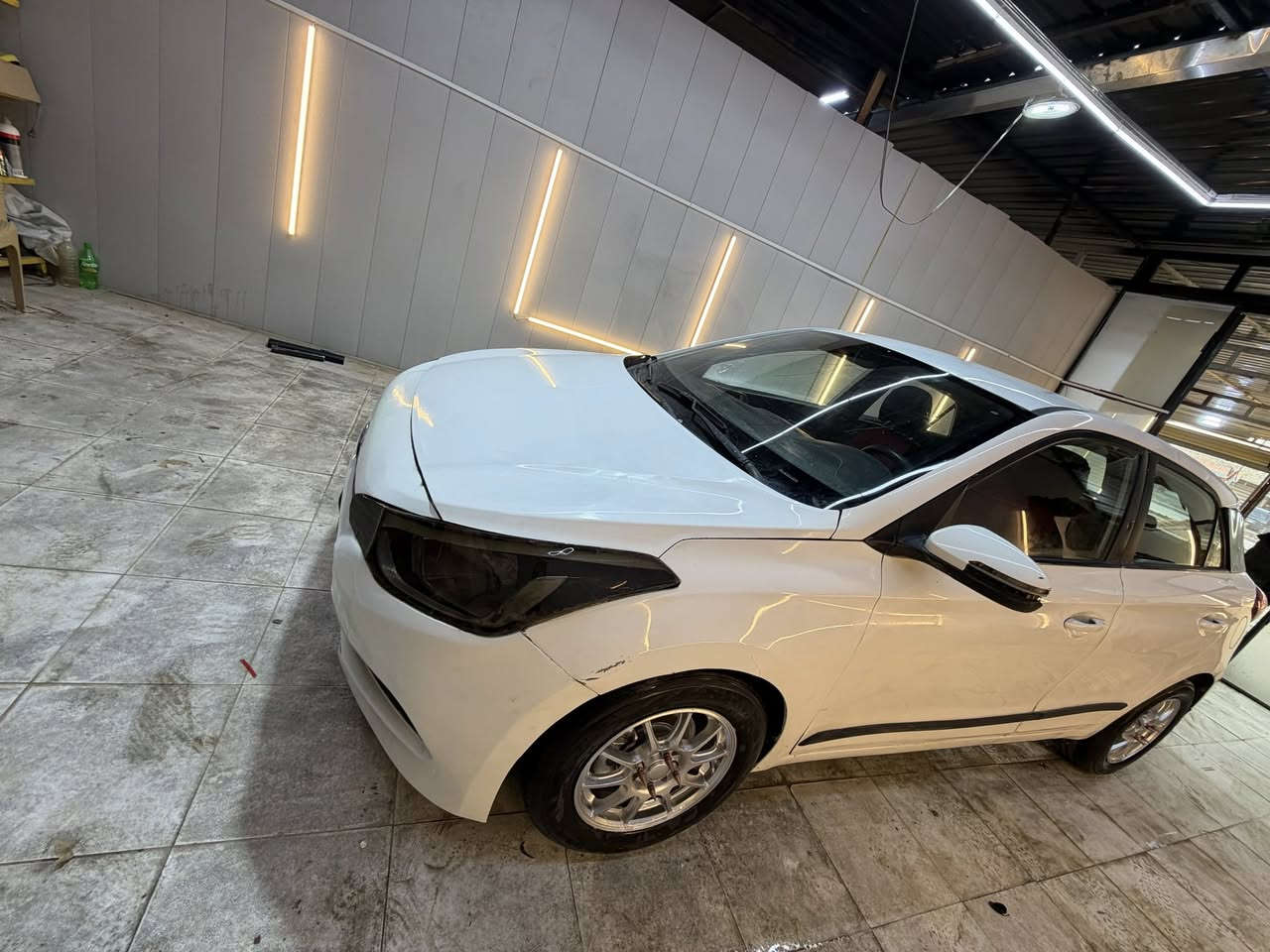 السلام عليكم 
هونداي اكسنت هاج باك
وارد خليجي
موديل 17
رقم بغداد تحويل مباشر
مكينه كير خير من لله
حداديه تخم تاير
تبريد ثلج
سياره نضيفه ومتذب عليه ربع اقتصاديه 
داخله نضيف
بيه صبغ ثلاث قطع رش اثر شخوط فقط
السعر84 وبيه مجال  او مراوس ترهم قسط بس كون مقدمه زينه
مكاني بابل ***********
