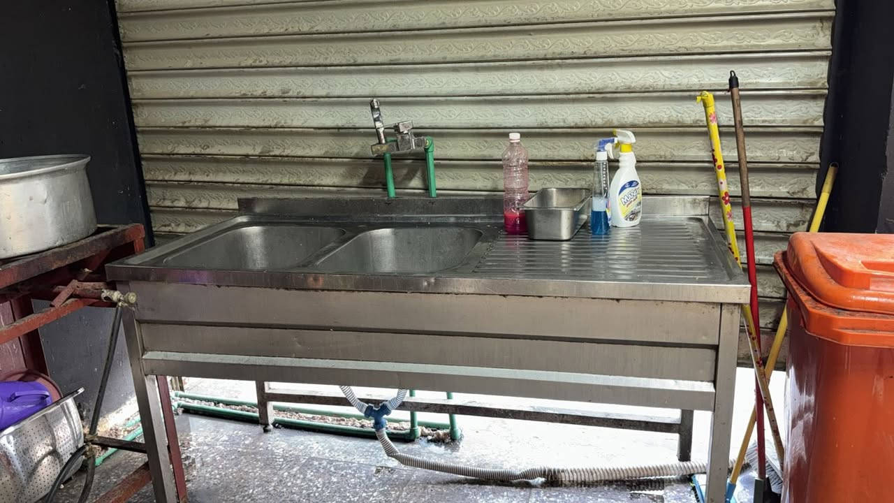 السلام عليكم غراض مطعم
مجمده
عارضه 
ميوزه سل ستيل واح متر واحد متر ونص 
حمايه 
سنك 
طباخ ابو ٣ عيون 
ميوزه خشب 
ميز كاشي عدد ٢
تنور مندي


**إذا كنت صاحب هذا الإعلان وتريد حذفه لأي سبب، رجاءا أرسل رسالة إلى الدعم الفني**