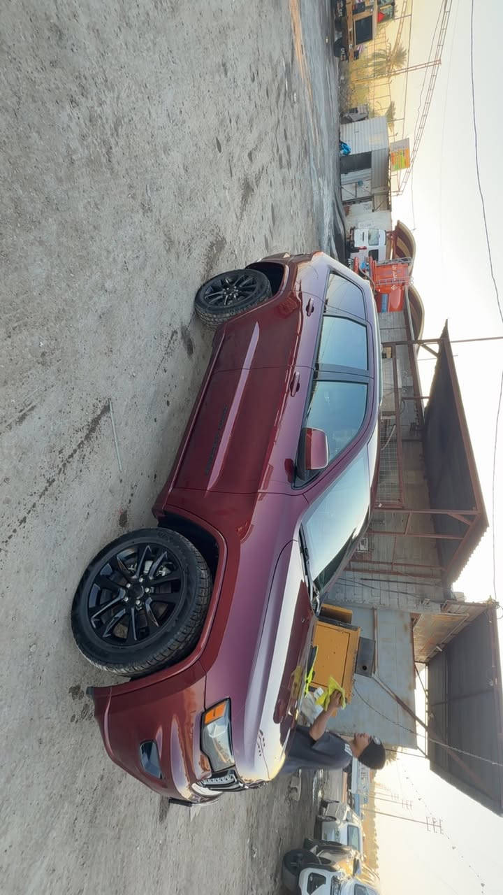 سلام عليكم                                                                              جيب أمريكي بلاك توب 
موديل ٢٠٢١ 
سرقه بنيد ودعاميه فقط 
ايرباك سليم 
بدون دواخل 
سياره نضيفه كلش 
جاهزه من كلشي 
للاستفسار الاتصال 
***********
