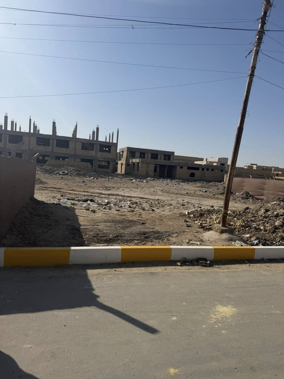 قطعه لبيع ٢٠٠ متر حي ام بنين خلف شركه الهنديه مباشر  ع ساحه ومدرسه          ***********
