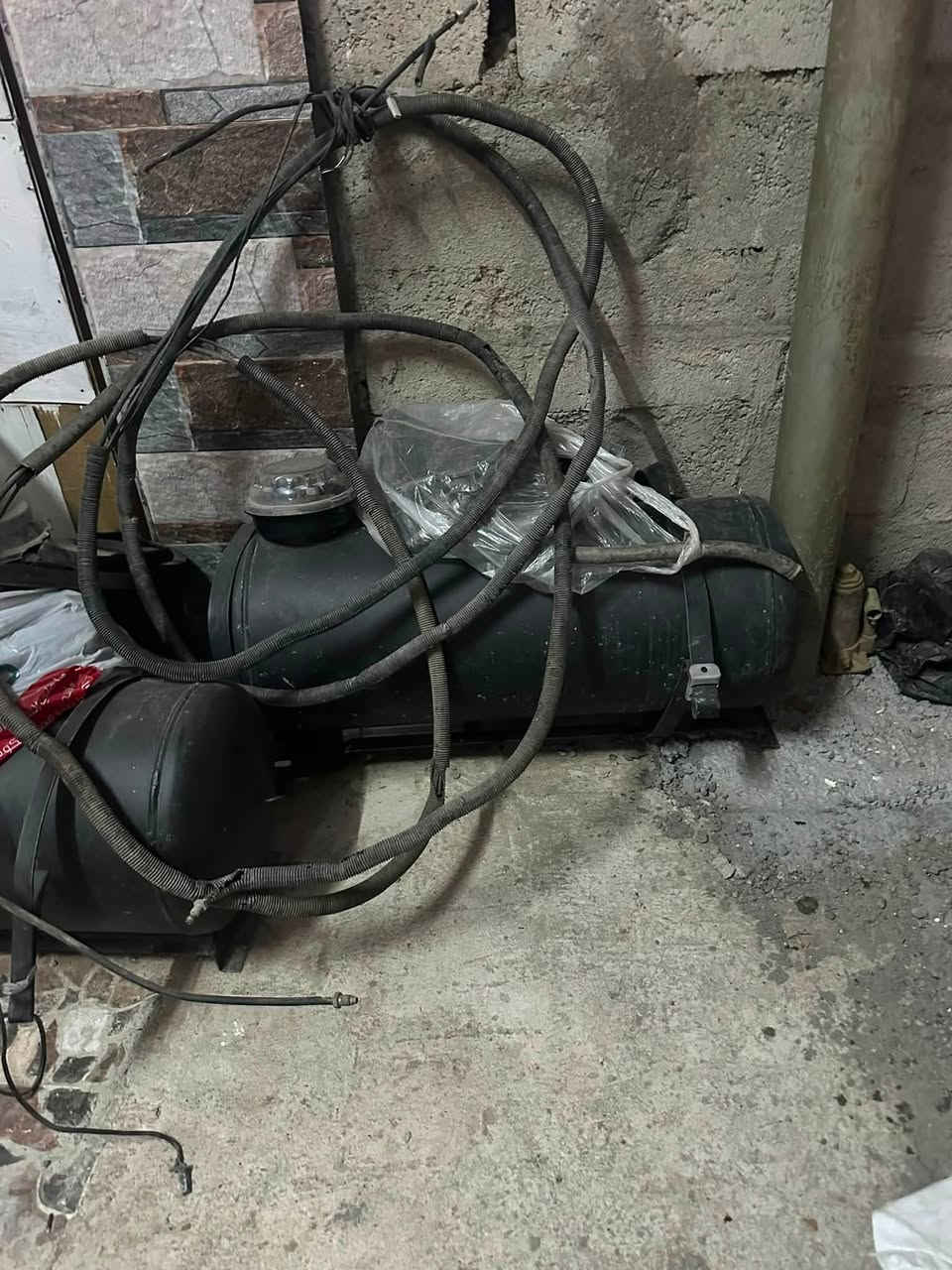 سلام عليكم
للبيع 3منضومات غاز ثنين منهن اربعه سلنتر وحده 6سلندر. بدون كارت سعر وحده 350 وبيها مجال 
عنوان كركوك لستفسار ***********
