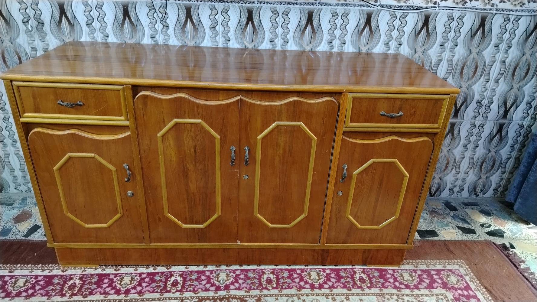 _ تخم قنفات 10 مقاعد نظيف سعره 300 وبي مجال  
_   بوفيه نظيفه جدا سعرها 100 وبيها مجال 
_       ميز طعام طول 150×100العرض باب اول سعره 200 وبي مجال  


بغداد الشعب قرب الأسواق المركزيه

تواصل رقم الهاتف ***********
