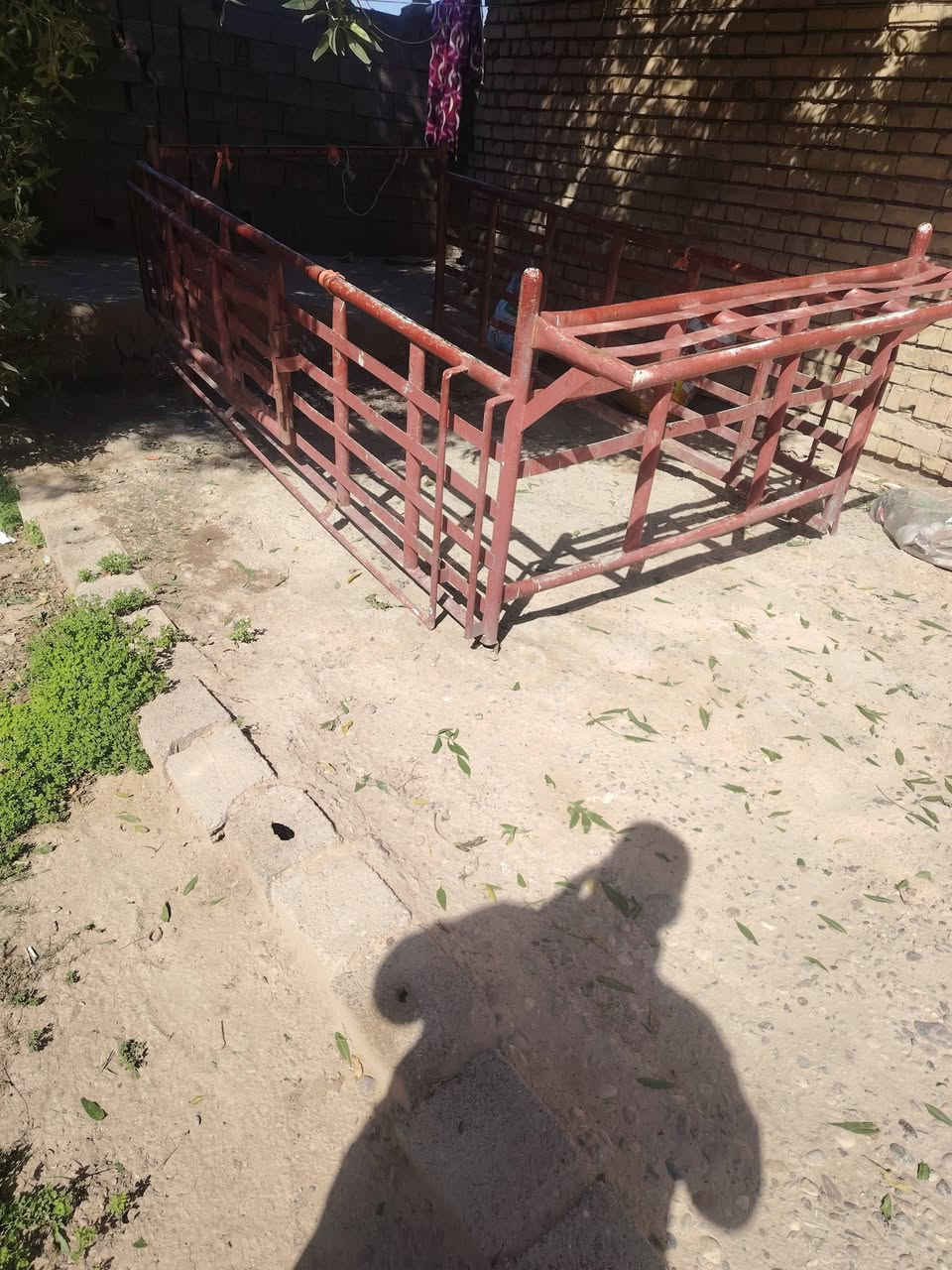 من رخصت الدمن
رمضان كريم 
محجر بوري البيع
بغداد حي البتول
هاتف ***********
مكلف بل نشر
