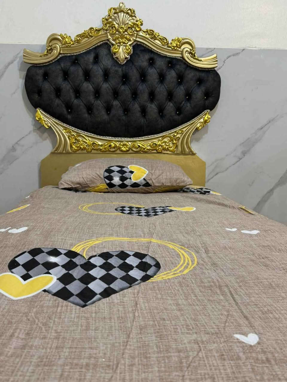 سرير زان مصري جديد غير مستخدم بلتغليف طلاء حرار موجود الوان شغل ثقيل توصاه للحجز اتصل *********** بغداد, العراق
