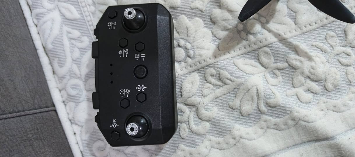 السلام عليكم درون mini3
للبيع كامل الملحقات معه مراوح احتياطيه 
كامره دواره تطير ١٥٠ الى ٢٠٠ متر
السعر 65 الف 
العنوان/ النجف الاشرف شارع المطار الجديد 
للتواصل واتس اب ***********
