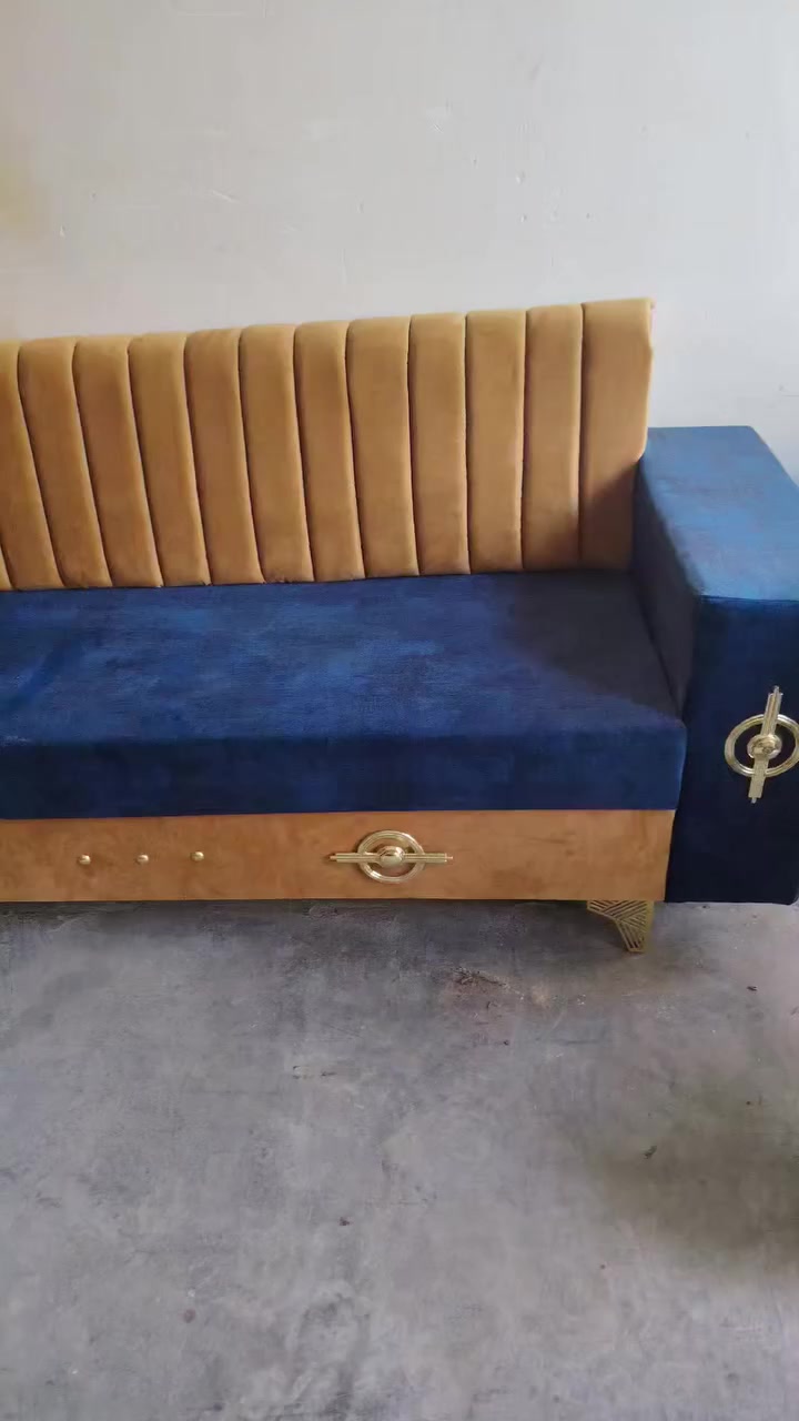 السلام علیکم للبیع تخم حطاطه عشره مقعد سعره 550وبی مچال العنوان هیت شارع مرکز الشباب للاتصال ع الرقم ***********
