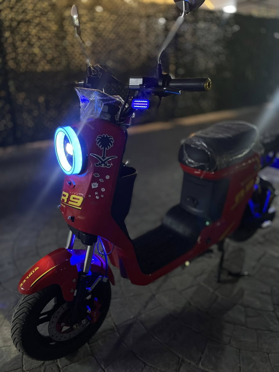 دراجه ار 9للبيع موديل 2025 مابيهه اي عطل مكاني بغداد الحريه السعر 350وبيهه مجال *********** او ***********
