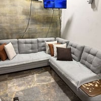 للبيع  ميز طعام خشب  السعر /٢٥٠ الف   للبيع  تخم كورنر 5 مقاعد تركي لو...