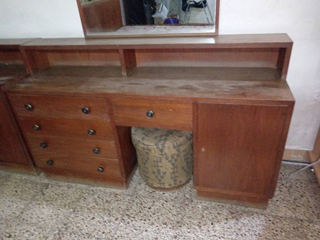 غرفة نوم كاملة للبيع
صناعة عراقي
تحتوي على سرير نفرين عدد ١
كومدي عدد ٢
ميز تواليت عدد ١
ميز زواية عدد ١
كنتور عدد ١
السعر 500 ألف
مكاني بغداد حي العامل
*********** 