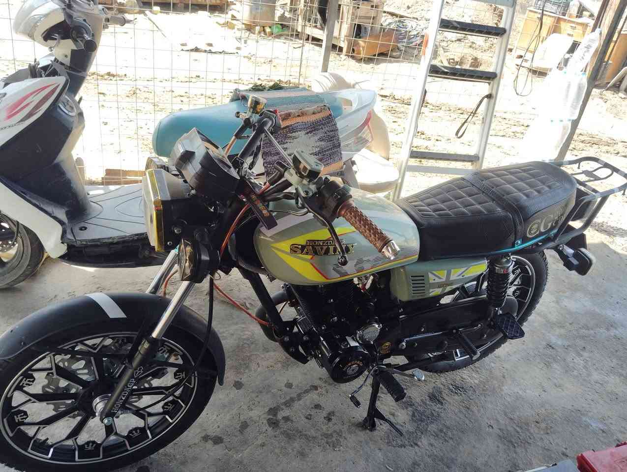 السلام عليكم سيفان للبيع موديل 25 مكينه 200 اوراق سكنر السعر 750 او بيها مجال مكاني بابل حي الجزائر للاستفسار ***********
