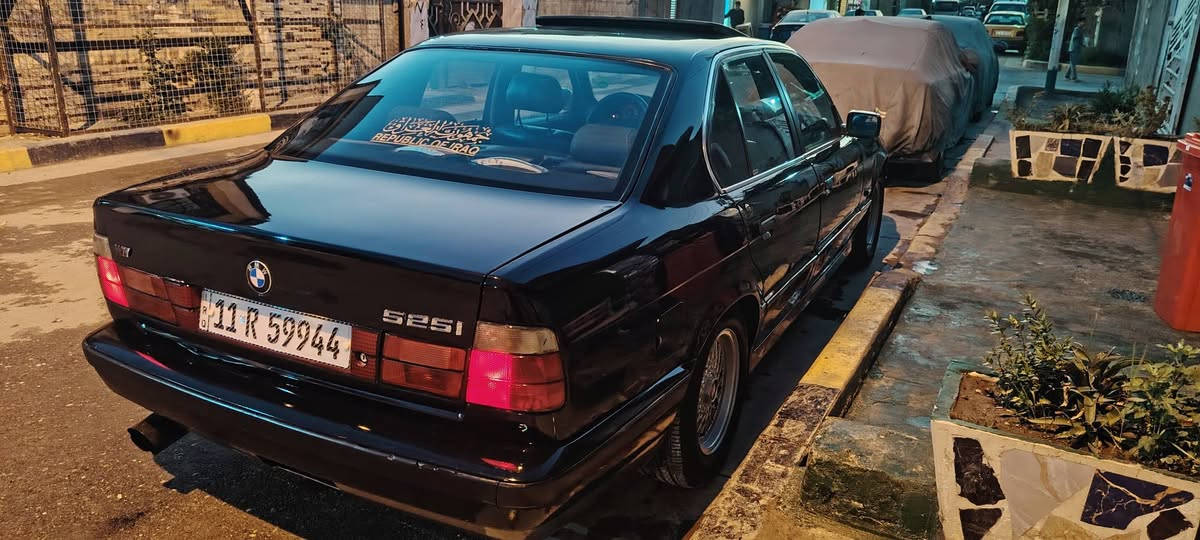 السلام عليكم بي ام 525 مسكر موديل ٩٠ بدون حادث كير مكينه صدر تبريد شغال خير من الله  تخم تاير كشنات جلد كهرباء شغالات فتحه سلايت طكتين شغاله تنته جديده مسجل بلوتوث سماعات دمام كهربائيات كلها شغاله السعر ٦٠ او بيها مجال بسيط للاستفسار ***********  مكاني بغداد بغداد, العراق
