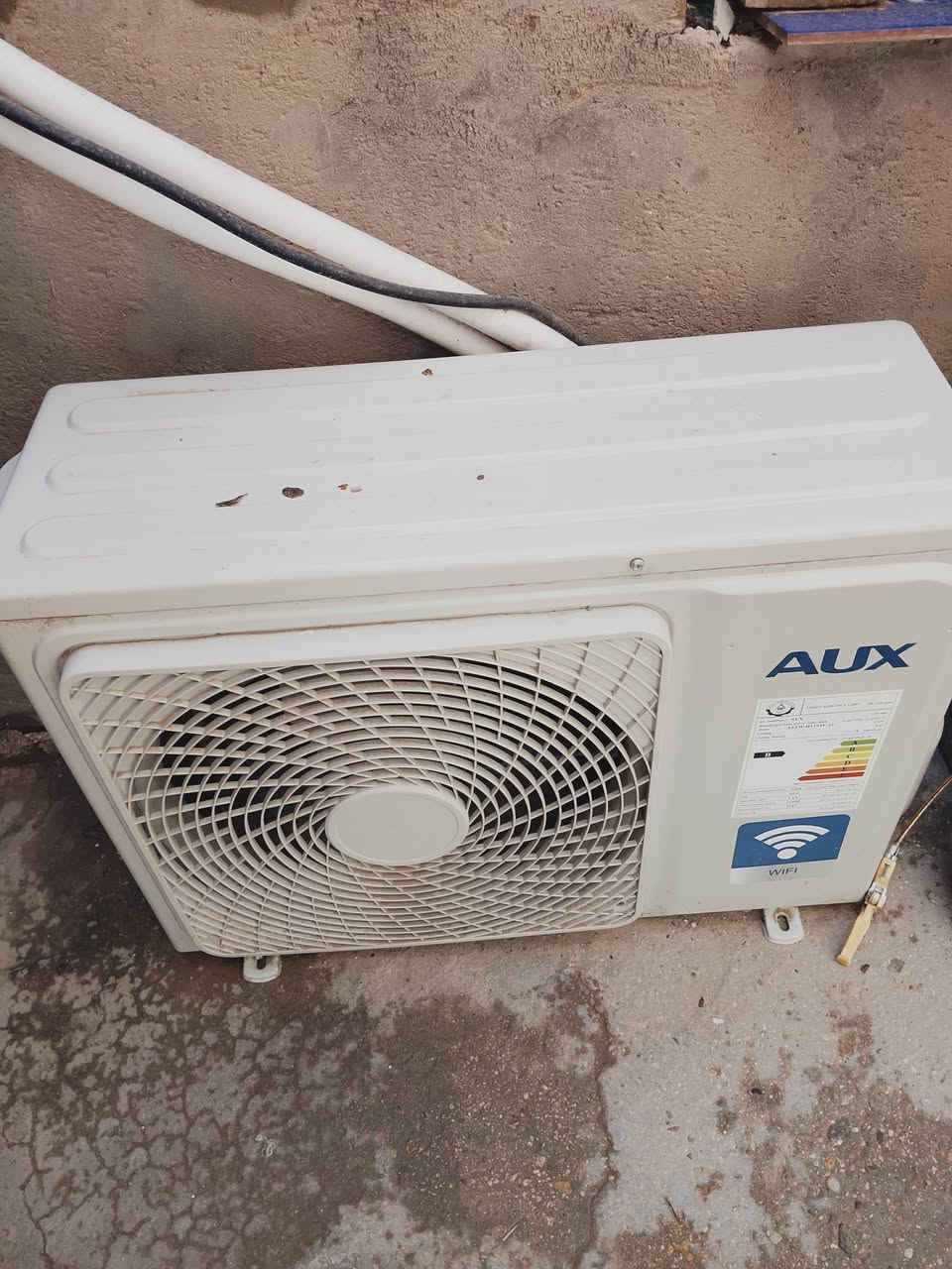 سبلت واحد طن نوع Aux اشرتيته جديد استخدام فقط 3اشهر للبيع رقم الهاتف *********** متوفر واتساب أيضا
