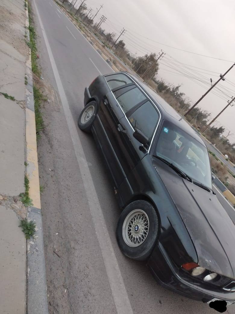 السلام عليكم BMW 525 ستيشن للبيع لوحات انكليزي رقم بغداد السيارة جانت متروكة ومخزنة وبيها جراد مكينة وكير كفالة كلشي بيها شغال تبريد تدفئة  سعر 60 ورقة مكاني بغداد جسر ديالئ القديم وهاذ رقمي ***********
