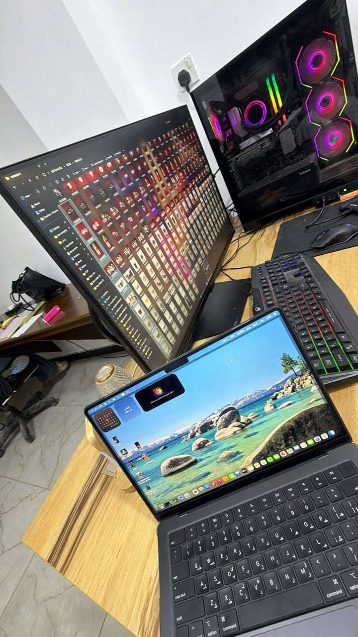 الابتوب ماك بوك ام فايف ذاكرة 512 رام١٦" جديد ساله شهر عندي مشحون ١٠ مرات سعر مليونين ***********
