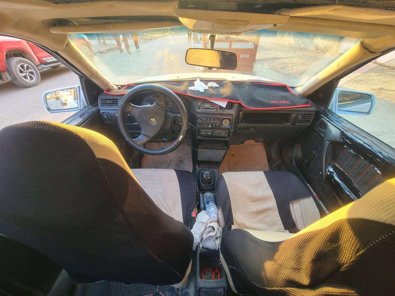 السلام عليكم 
فكترا موديل ٩٢ 
السياره نضيفه 
طخم جديد 
تايرات الكدام  جديد 
محرك وكير بل كارتون 
حجم ٢٠
رقم نينوى 
شرط الوكاله والتحويل 
الخاص مفتوح 
رقم الهاتف ***********
