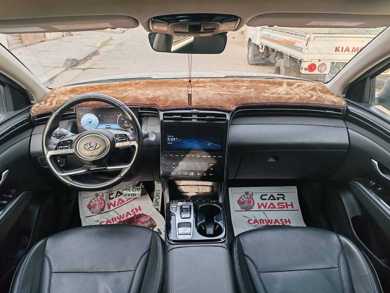 السلام عليكم من رخصة الادمن توسان موديل 2024 وارد امريكي فول مواصفات ماشية 36 حادثها جاملغ ايمن وبيها قطعتين بارد ما متواجد ع الفيس للاستفسار ***********
