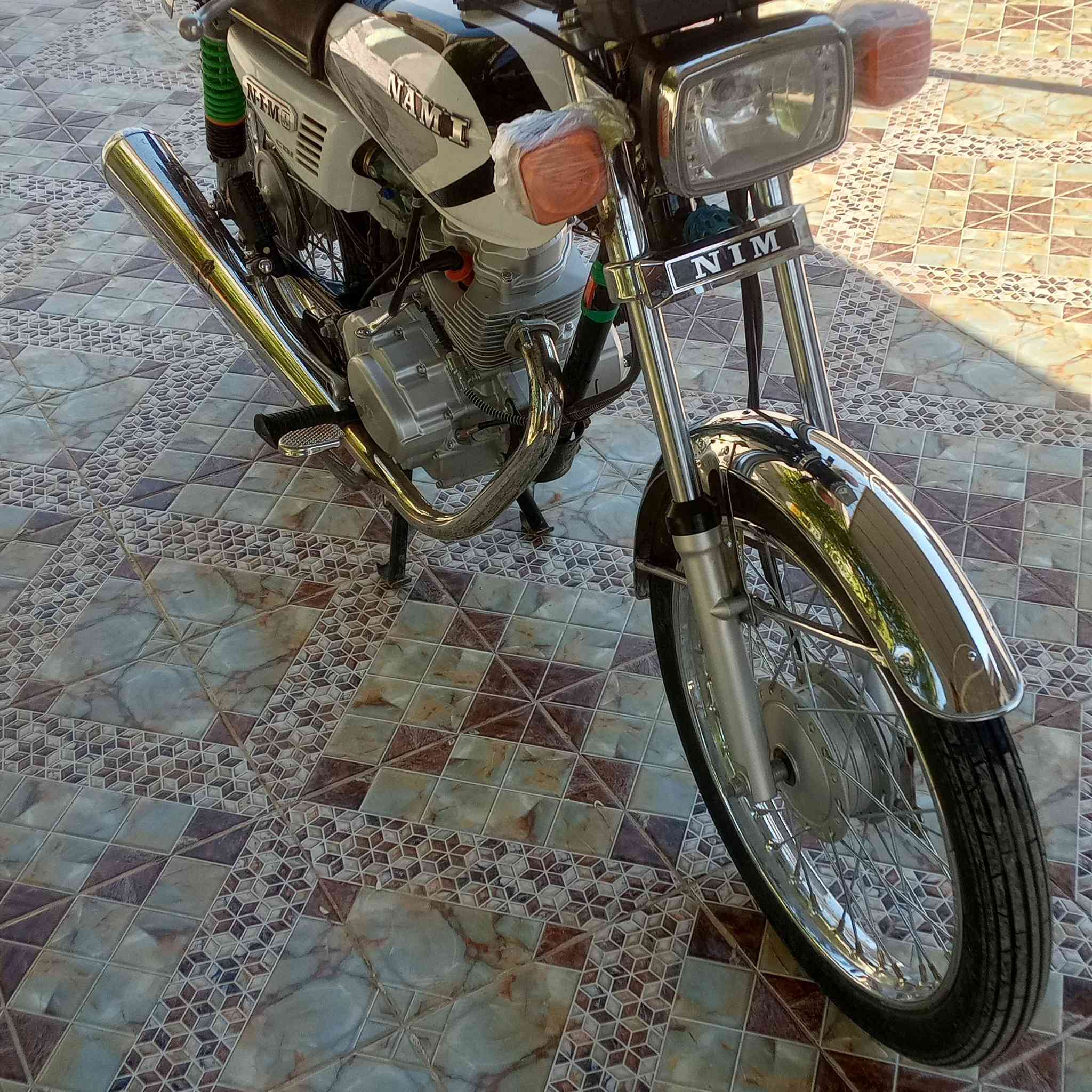 سلام عليكم شباب دراجه البيع ماماشه شي قليل احله من الصوره الموديل 2025طالعه بل2026يعني زيرو المكان قرب شريفه بت الحسن ع رقم الهاتف ***********السعر 700وبيه مجال شي قليل متوازي عليه
