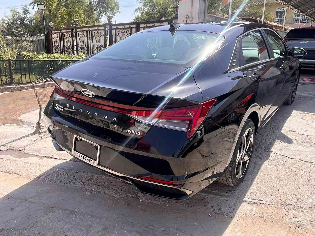 السلام عليكم..
النترا هايبرد موديل2023  خصوصي لون اسود
 أعلى فئة لمتد وارد أمريكي
بدون دواخل وصور الحادث منشورات
🚗 وارد أمريكي دخول جديد – رقم بغداد باسمي – تحويل ثاني يوم مباشر رقم بغداد 
هزه جديده يوم 6/23
سنويه ل 2030
✨ أهم المواصفات:
🔑 دخول ذكي + تشغيل عن بعد
☀️ فتحة سلايد روف
👋 إنارة ترحيبية بقبضات الأبواب
📦 صندوق ذكي يفتح عند الاقتراب
🛡️ رادارات 360 درجة + نقاط عمياء
🛣️ نظام المحافظة على المسار + قيادة ذاتية
📱 شحن لاسلكي + حساسات خلفية
💡 لايت أمامي 3 عدسات زينون + بك لايت LED متصل
💺 كشنات جلد داخال ابيض ملكي 
🧠 خزن ميموري لمقعد السائق (2 وضعيات)
🔥❄️ تبريد + تدفئة للمقاعد الأمامية
🌈 إضاءة داشبول متعددة الألوان (ambient light)
🖥️ شاشة معلومات كبيرة + عدادات ديجيتال
🔊 نظام صوتي Boss بـ 8 سماعات
🅿️ أوتو هولد + هاند بريك بصمة (finger brake)
⚙️ 3 وضعيات قيادة 
بدون صبغ 
بدون ايرباك
السعر...: 160 ورقة
الموقع: بغداد
للاستفسار ***********
