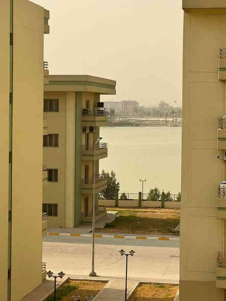 � إعــلان عـقــاري – شقــة لِلــبــيــع فــي مجمــع سومــو السكني

📍 الموقع: تقاطع زيونة – قرب نصب الشهيد
موقع مميز داخل مجمع هادئ وخدمات متكاملة.

✨ تفاصيل الشقة:
• المساحة: 150 م
• الطابق: الثاني
• 3 غرف نوم
• صالة + هول
• مطبخ
•ثلاث بلكونات
• شقة جاهزة – غير ممسكونة نهائيًا (زيرو)

✨ مواصفات المجمع:
• جميع الخدمات متوفرة
• نظام سكيورتي وحماية 24/7

💰 السعر: 385 مليون وبيه مجال بسيط
📝 تحويل مباشر ثاني يوم – سند 2025

📞 للاستفسار: ***********
─────
