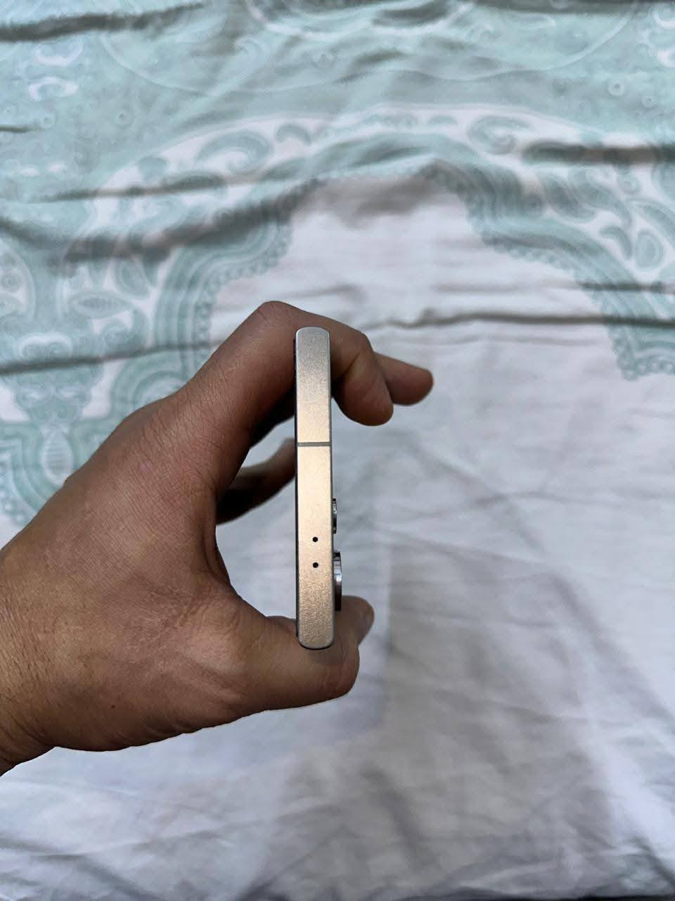 السلام عليكم سامسونك اس 24 الترا 256 تيتانيوم مكفوول من كل شي للبيع فقط 925 مجال قليل وياه حافظه هديه كيبل 

شحن وكارتون الناصريه مركز 

***********
