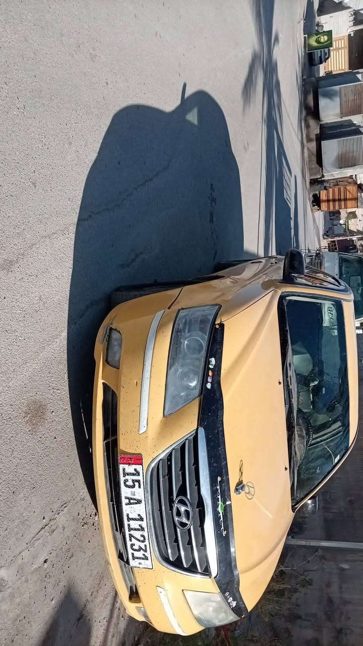سوناتة 2006 باسمي رقمهة نكليزي سنويتها لل٣١
محرك ٦ سلندر بيها منضومة مال غاز 
ضفيرة جديد شادة هوة ولكير
تبريد ثلج صدرها جديد سويتة
سيارة ليبل واحد عدا لبونيد مبدل لتحديث
ضررهة بسيط بالجامغ لخلفي
هيئة وصفرة عنوانها ديالى جلولاء *********** 
سعرها ع تصال
