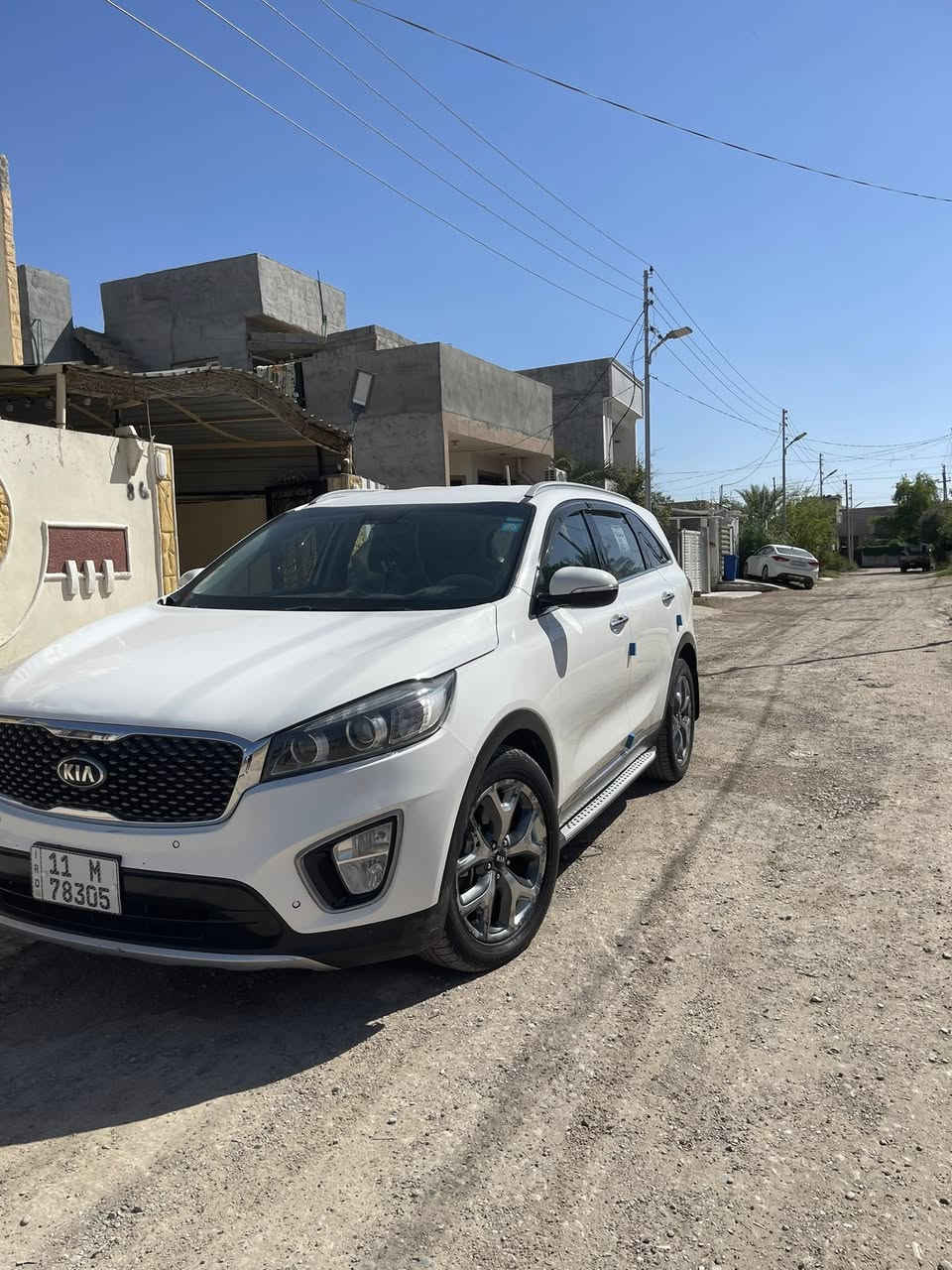 السلام عليكم سورنتو موديل 2017خليجي سياره استخدام يومي خميس جمعه فقط سياره نضيفه وخير من الله 
(مواصفات)
1ترحيب ذاتي
2مري شفط 
3شاشه كبيره 
4بردات خلفيه بلاد 
5كرسي كهرباء
6صندوك كهرباء
7كشنات جلد 
8رادار امامي خلفي 
9تحكم استيرن
10وضعيات قياده 
11الصندوك حساس مجرد تتقرب عليه ينفتح 
12محرك v6
السياره بيهه قطعتين ونص 
(السعر 210$)وبيهه مجال للشراي 
الهاتف ***********
