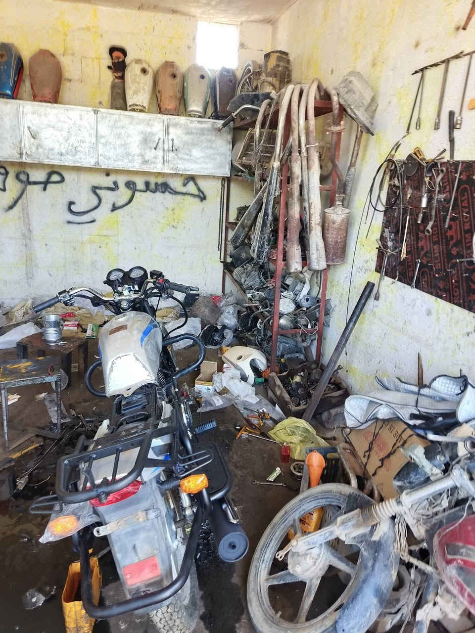 السلام عليكم محل تصليح دراجات كامل شغال خير من الله  مكان كربلاء الاحسينه قرب سيطره ٥٧ القديمه السعر ٧٥٠ بيه مجال سبب البيع عدم التفرغ اتصال ***********
