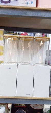 شكردان زجاج قياس كبير  حلوه  يوجد توصيل جميع المحافظات  وتساب 07818725...