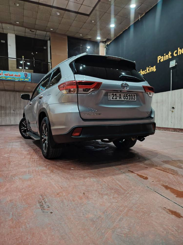 تويوتا هايلاندر le
موديل 2018
لون سلفر قطعه وحده صبغ مكينة وكير بالشرط 
مكان السيارة كركوك دفتر بانزين بيها 
*********** كركوك, العراق
