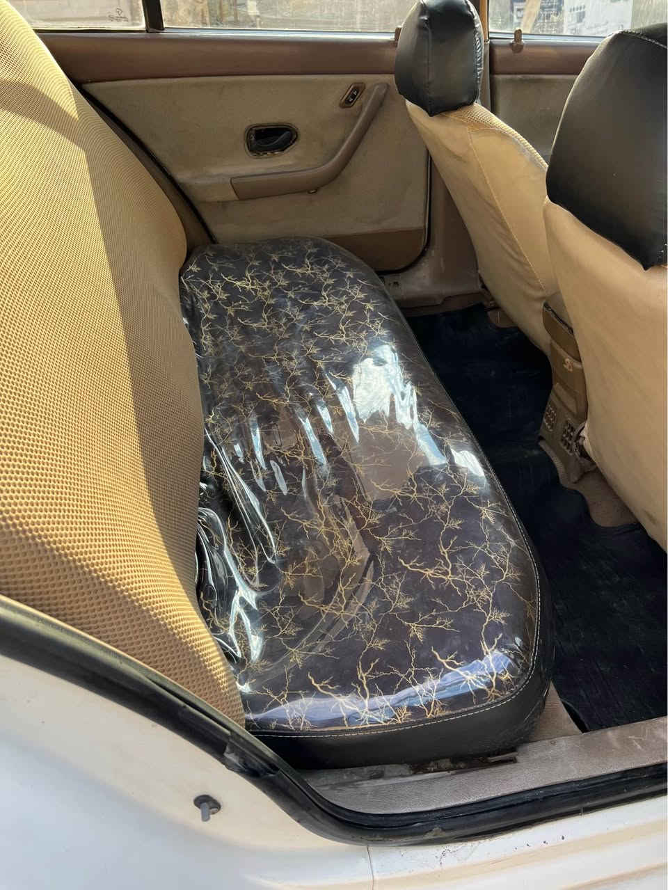 سمند 2012رقم نجف انكليزي تحويل مباشر مكفولة من ضربة وتبديل بيها بيبان اثنين صبغ فقط مكينة وكير وحداديه وتخم تاير جديد سيارة مناقصها شي  مكاني نجف حي المكرمة السعر 45وبيها مجال بسيط حك الجية  رقمي *********** النجف, العراق
