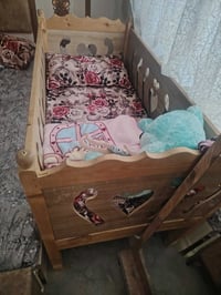 سرير اطفال • جديد • قابل تفاوض