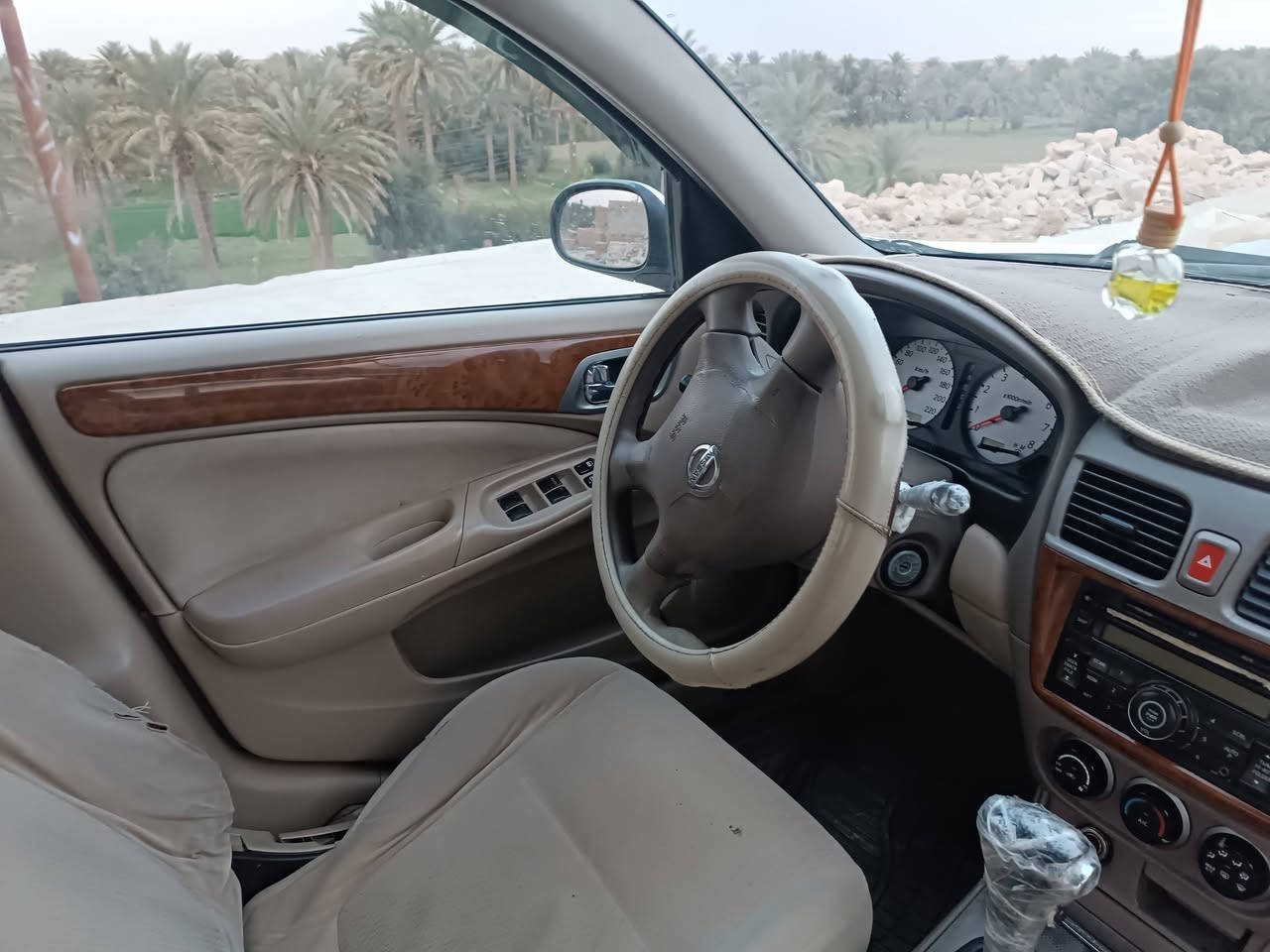 السلام عليكم 
سني ٢٠١٠ فول اوتماتيك سياره ادامه كامله صدر جديد امامي خلفي طبه السياره بيه جاملغ وبنيد السياره محرك ابيض مكان السياره الانبار حديثه السعر ٩٦ وبي مجال حك الجيه 
***********
