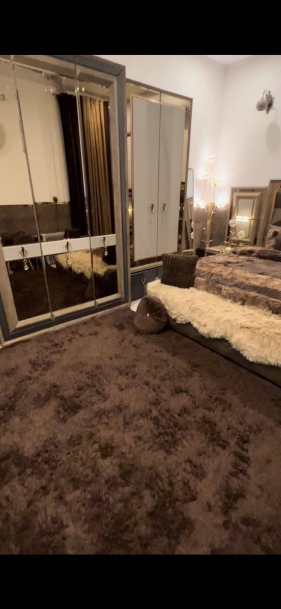 مليون و٣٠٠ اللف 
مكاني بغداد الحريه الخطيب 
والله مستعجله على بيعته


**إذا كنت صاحب هذا الإعلان وتريد حذفه لأي سبب، رجاءا أرسل رسالة إلى الدعم الفني**