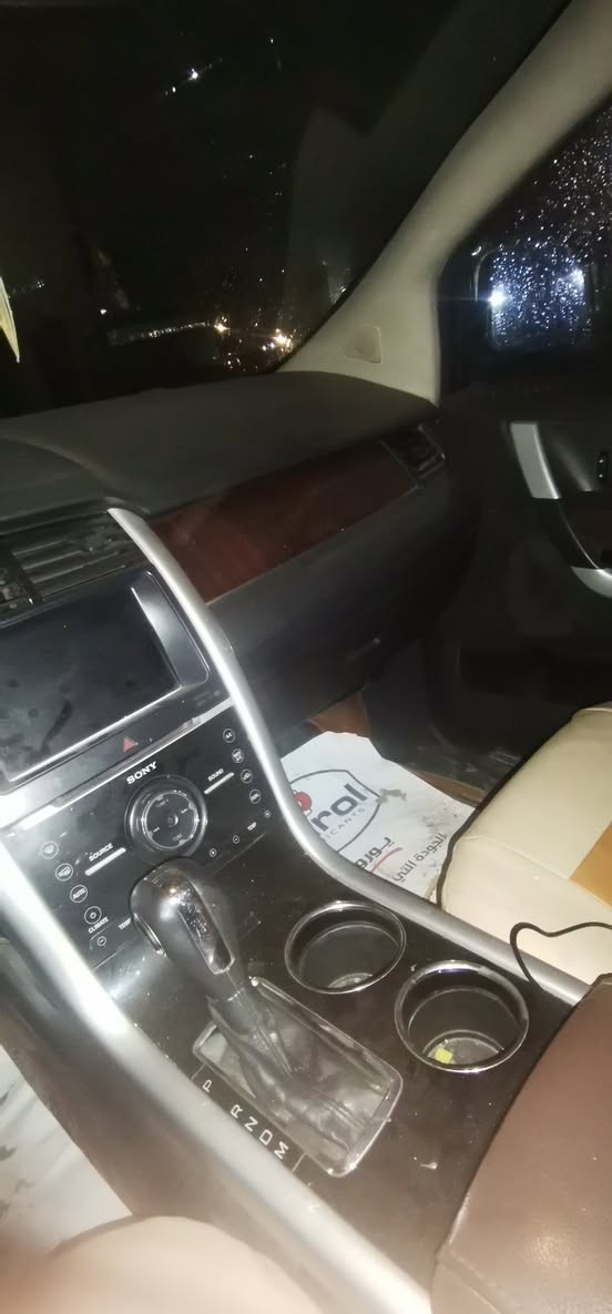 فورد ايدج 2011 فول مواصفات لمتد
محرك 3500 
 كشنات تدفئة تبريد و كهربائيات تحكم مري
شاشة لمس بلادية
مصبوغة صفحة سايق
سعر 105
***********
