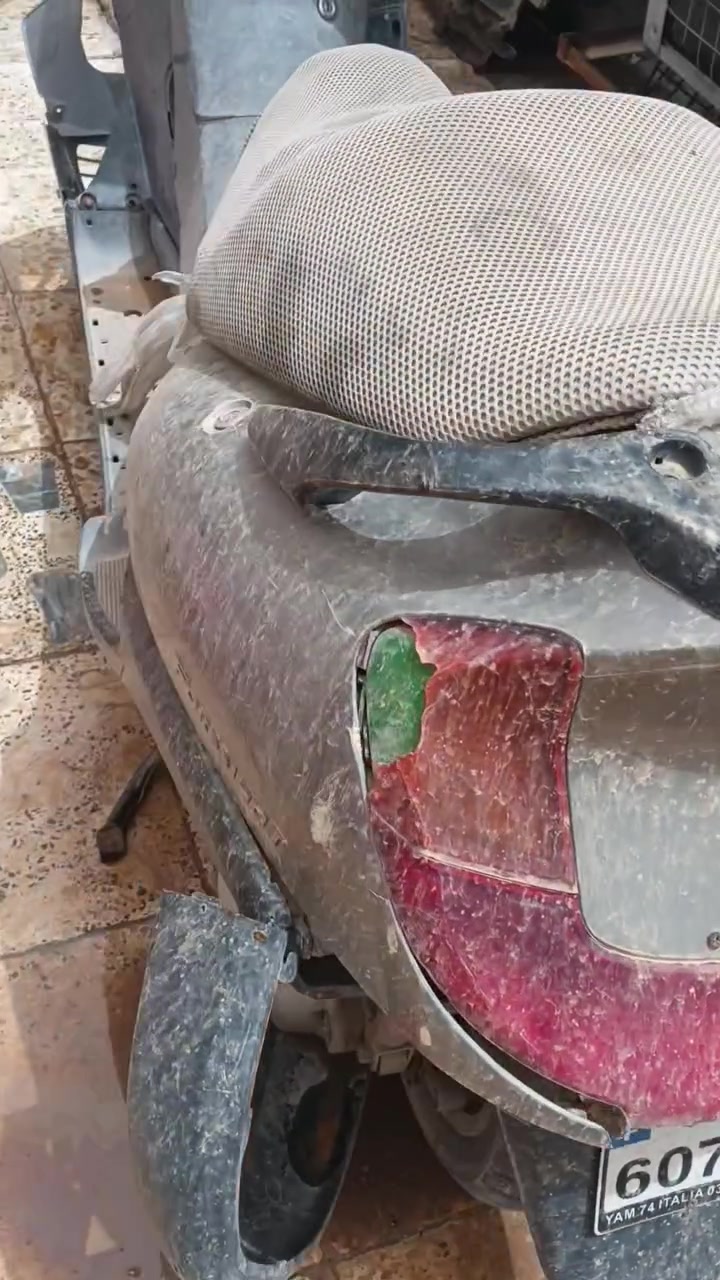 سلام عليكم كوم حديد ب١٠٠ الف قفل مكاني بالجوادر تجي تحمل وتاخذ كفراتها كامله
***********
