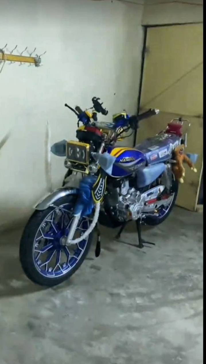 السلام عليكم دراجه نامه برو للبيع+مكينه 200Cc
مابيها نقص فقط واير كيلو متر كهربائيات كله شغاله دبل عنبار السعر٧٧٥وبيها مجال رقم +*********** #مكاني_شهربان_المقداديه
