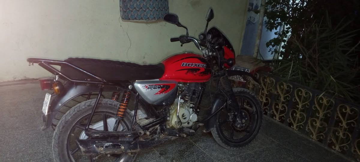 السلام عليكم دراجه بوكسر موديل 23 شهر 12 رقم سنويه ماشي 5000 تحويل ثاني يوم باسم المشت دراجه نظيفه بس كانت مدفوكه سابقا دراجه محتاج ورده بيع سعرها مناسب مكان بغداد الكماليه سعر 1950. ***********
