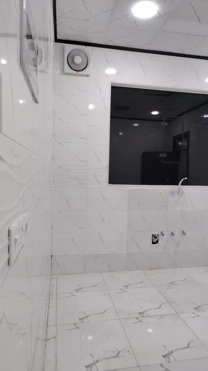 شقه للايجار في الموصل حي السماح الاركان قرب مول القمه تحتوي الشقه ثلاث غرف نوم وصاله ومطبخ وصحيات شقه زيرو المساحه 110 مربع سعر الايجار 300 ألف قفل 
تحتوي الشقه على نظام ديكتات نظام سفاله نظام غاز نظام غساله توماتيك وكافه الانظمه تحتوي
***********
***********
