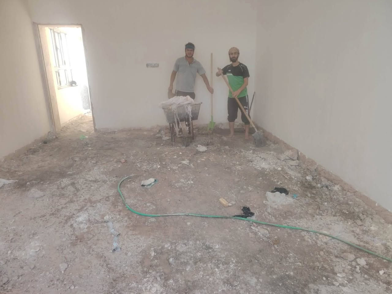 سلام عليكم  / يوجد كادر عمل جاهز/ تصعيد مواد/ تنضيف بيوت/ تفليش/ تكشيط/ تنضيف حدائق/ دفن نهري  / شقلنه ليل ونهار   /ومعداتنه جاهز/ ماعليك بس تصال على رقم  /     *********** /
