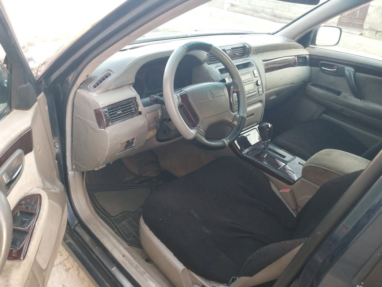 سلاوی خوای گەورەتان لێ بێت..
بـۆ فـرۆشــتن.
مەلیڪە مۆدێل 2001 بڕاوەیە.. 
مڪینەی VVTi دوونیووی گەورەیە 
گێڕو مکینەو کارەبایی هەمووی بەشەرت
ڕەنگی نیلی تۆخ هەیڪلی زۆر ڕێک و جوانە 
کاڵبونەوەو چاڵ و قوپاوی تێدانیە.
دعم و لێدراوی نیە.
ژێرەوەی زۆر خاوێنە خایس و ڕزیوی نی یە..
سیارەکە کامل جاهیزە. 
سعری 35 وەرەقە و معاملە
شوێن ـ قەڵادزێ 
بۆ پەیوەندی
واتس ئــاپ ***********

تــێـبینـی/ ئەم دوو نەقسەی هەیە
1 ـ داشبۆردەڪەی جوانڪاری دەوێتەوە
2 ـ پێشی شلەو تەقەو ڕەقەی تێدایە
 واتـا تووندڪردنەوەی دەوێت السليمانية, العراق
