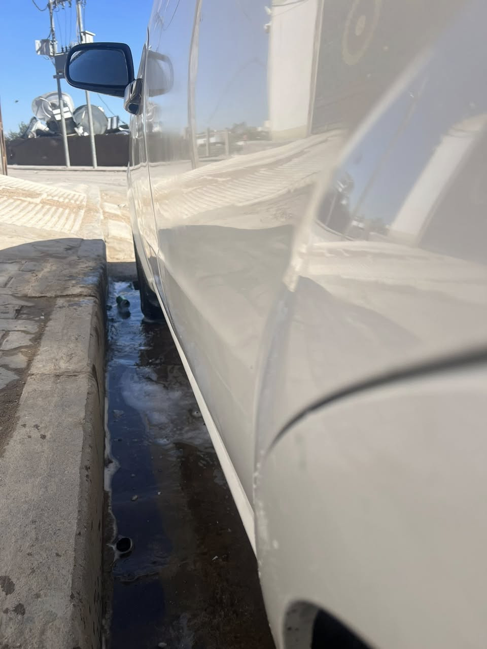 افيو 2011 خصوصي كير اوتو رقم كربلاء مكينه مفتوح مو مسكر خليجي سياره مكفوله من الضربه والتبديل بيها فقط باب السائق صبغ سنويه لل 28 مكينه وكير وحداديه وتايرات سياره جاهزه وجديده رايدها ب 72 وبيها مجال بسيط مكاني نجف للاستفسار ***********
